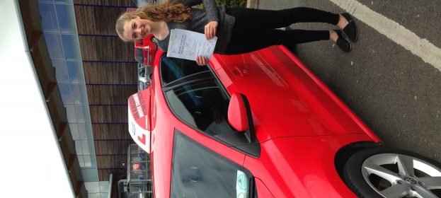 Lauren Bowden passed her Driving test today