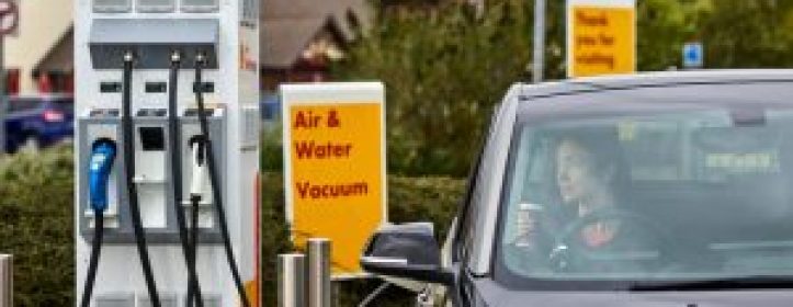 Government pushes ahead with mandating EV charge points at forecourts